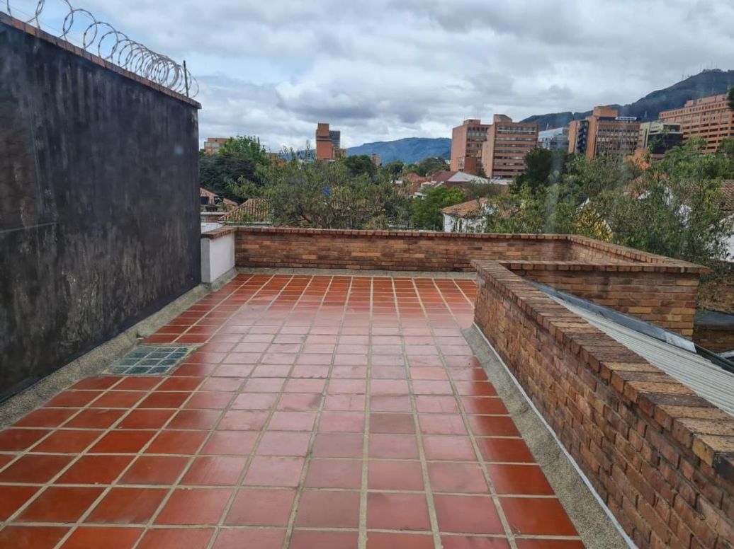 Casa de 4 alcobas en venta en Quinta Camacho, Bogotá, 240 m² · foto 5 de 12