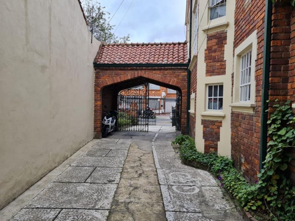 Casa de 6 alcobas en venta en Quinta Camacho, Bogotá, 690 m² · foto 3 de 20