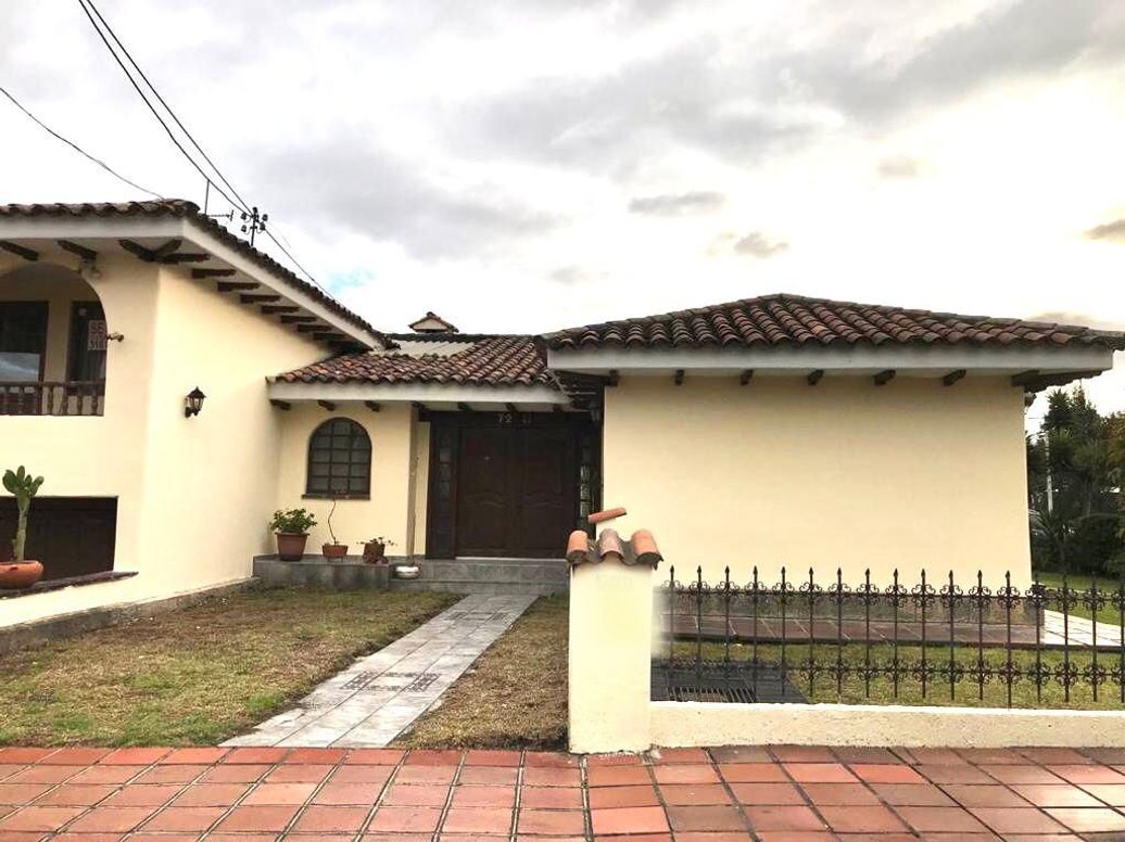 Casa de 4 alcobas en venta en Niza Suba, Bogotá, 415 m² · foto 2 de 19