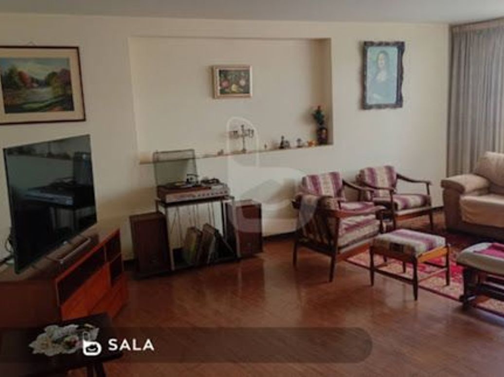 Casa de 10 alcobas en venta en La Trinidad, Bogotá, 585 m² · foto 8 de 9