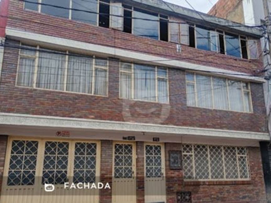 Casa de 10 alcobas en venta en La Trinidad, Bogotá, 585 m² · foto 9 de 9