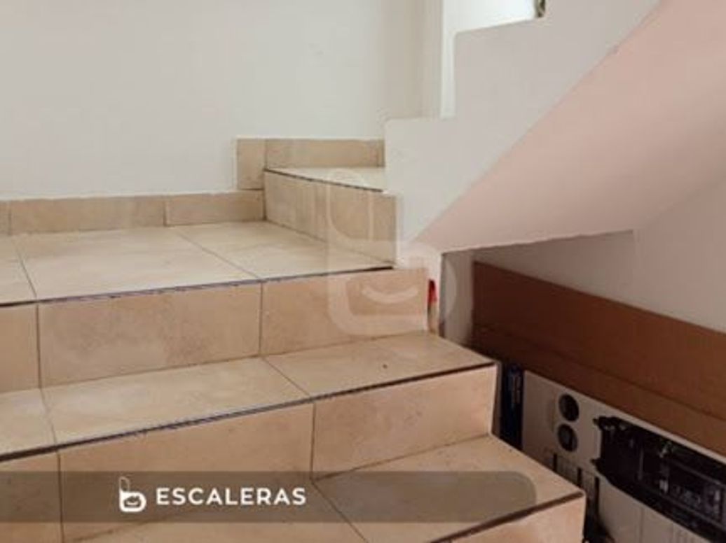 Casa de 10 alcobas en venta en La Trinidad, Bogotá, 585 m² · foto 3 de 9