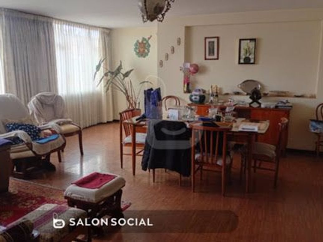 Casa de 10 alcobas en venta en La Trinidad, Bogotá, 585 m² · foto 6 de 9