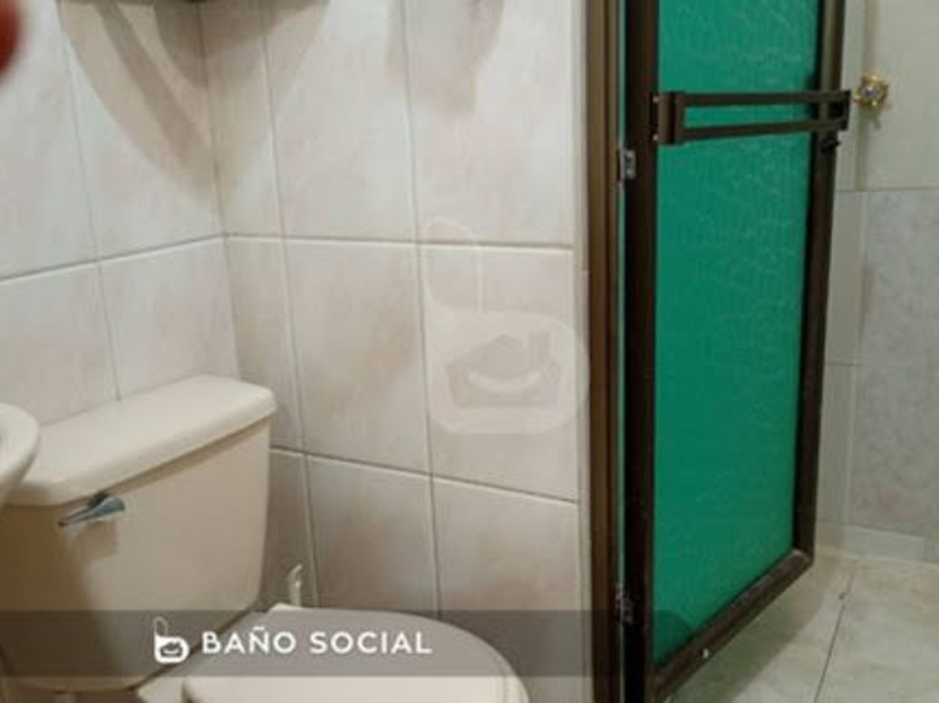 Casa de 10 alcobas en venta en La Trinidad, Bogotá, 585 m² · foto 2 de 9