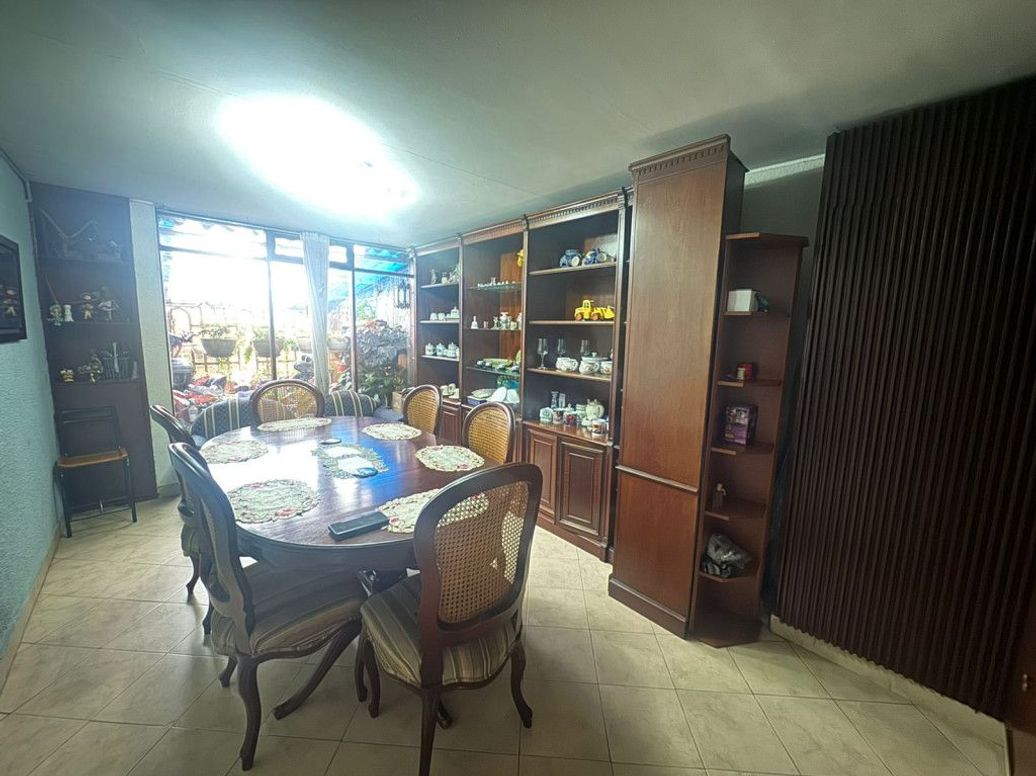 Casa de 3 alcobas en venta en Calvo Sur, Bogotá, 270 m² · foto 3 de 17