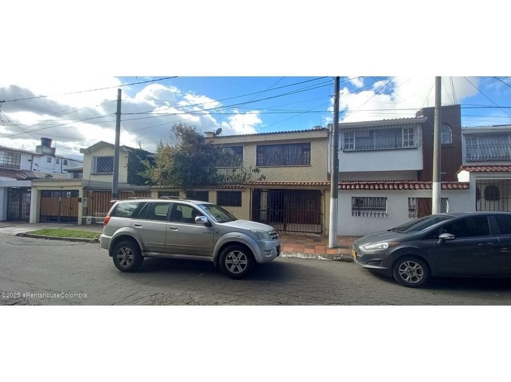 Casa de 4 alcobas en venta en Morato, Bogotá, 207 m² · foto 3 de 20