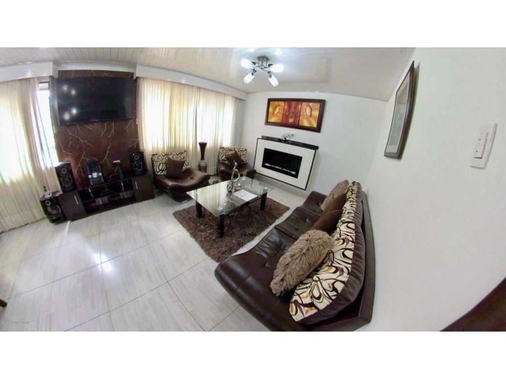 Casa de 7 alcobas en venta en Colón, Bogotá, 400 m² · foto 3 de 20