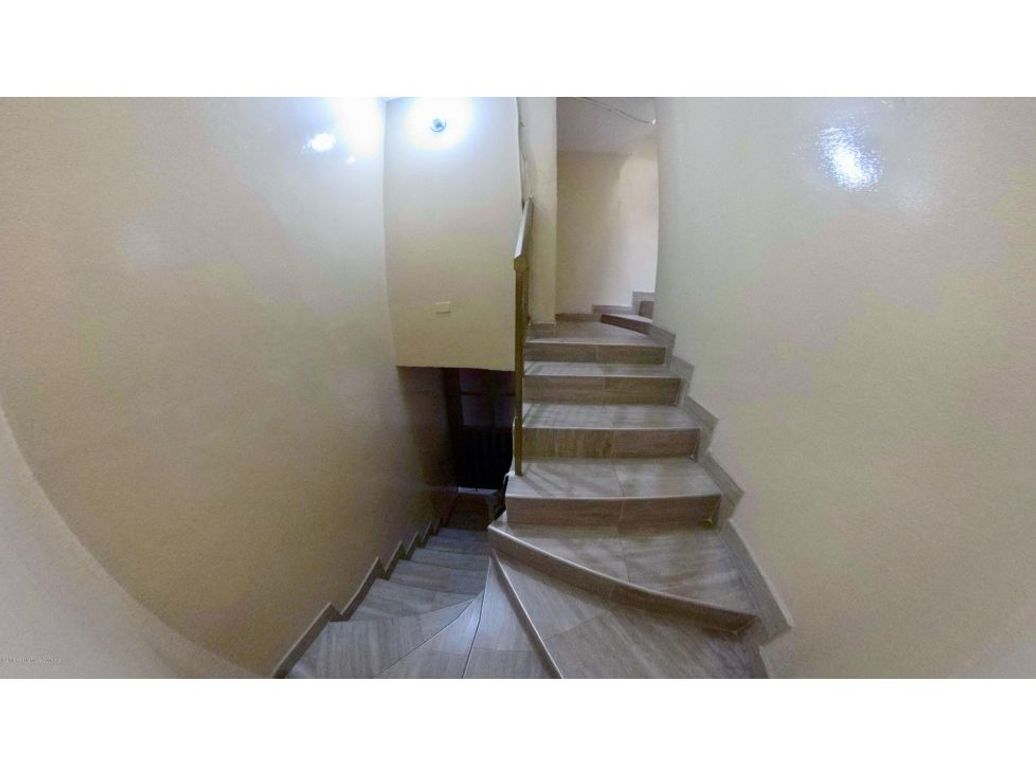 Casa de 7 alcobas en venta en Colón, Bogotá, 400 m² · foto 2 de 20