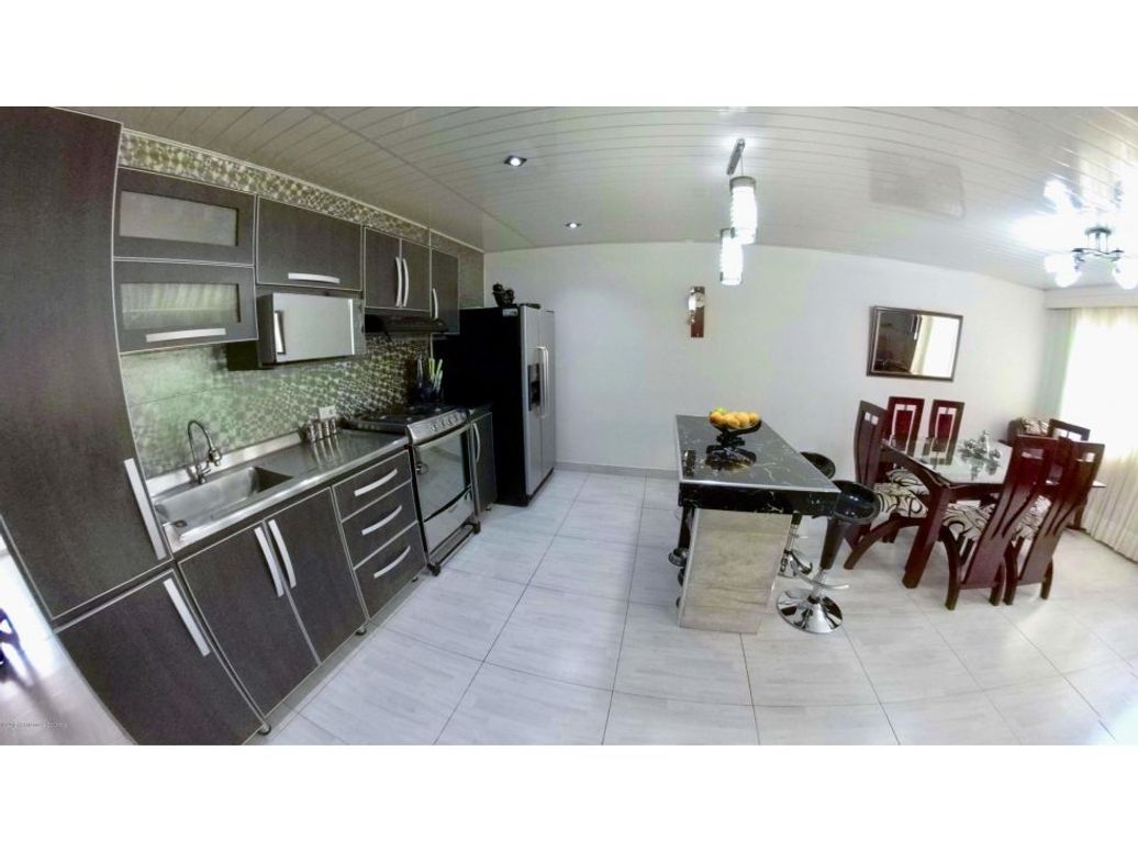 Casa de 7 alcobas en venta en Colón, Bogotá, 400 m² · foto 6 de 20