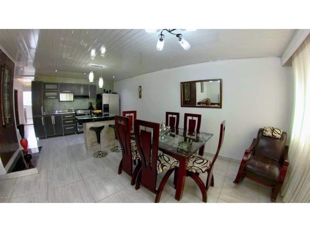 Casa de 7 alcobas en venta en Colón, Bogotá, 400 m² · foto 9 de 20