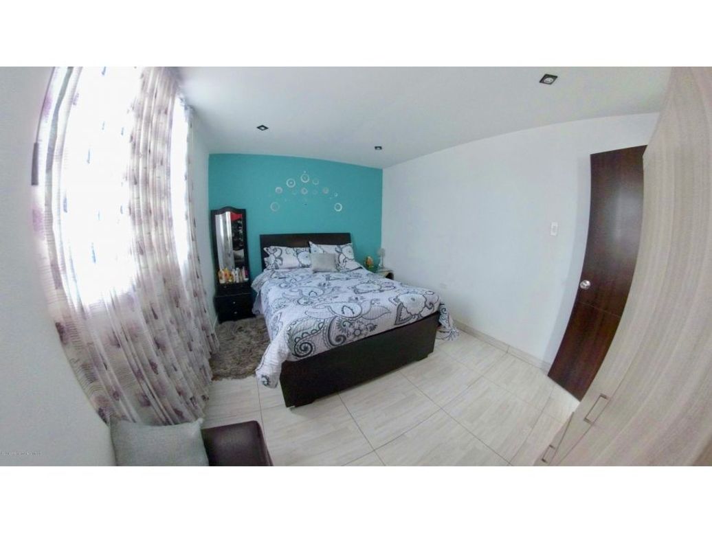 Casa de 7 alcobas en venta en Colón, Bogotá, 400 m² · foto 17 de 20