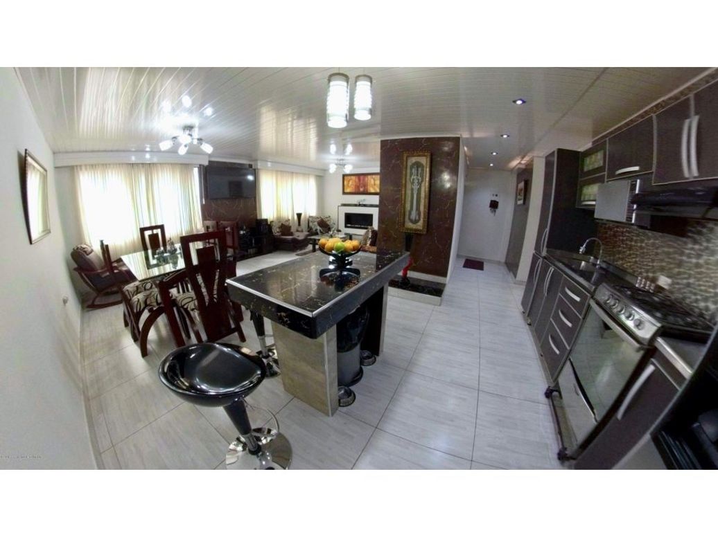 Casa de 7 alcobas en venta en Colón, Bogotá, 400 m² · foto 7 de 20