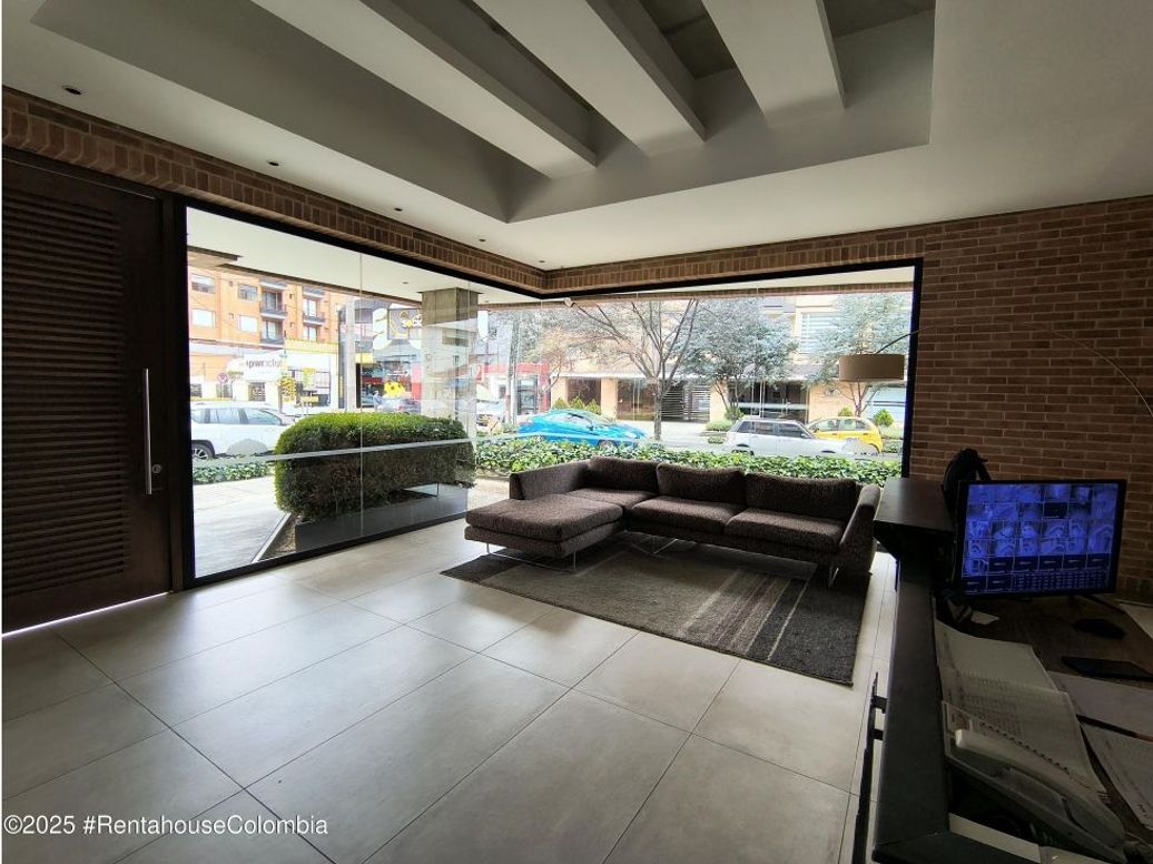Apartamento de 2 alcobas en venta en Santa Barbara Occidental, Bogotá, 79 m² · foto 2 de 20