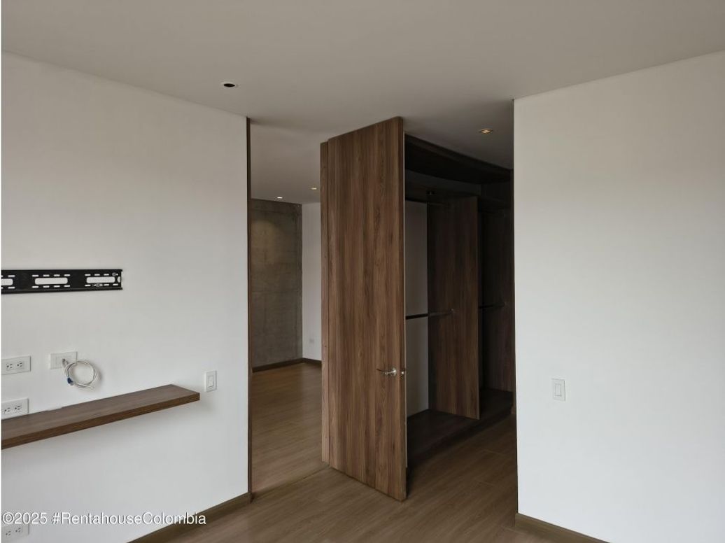 Apartamento de 2 alcobas en venta en Santa Barbara Occidental, Bogotá, 79 m² · foto 14 de 20