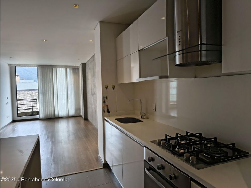 Apartamento de 2 alcobas en venta en Santa Barbara Occidental, Bogotá, 79 m² · foto 4 de 20