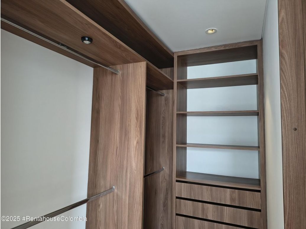 Apartamento de 2 alcobas en venta en Santa Barbara Occidental, Bogotá, 79 m² · foto 16 de 20