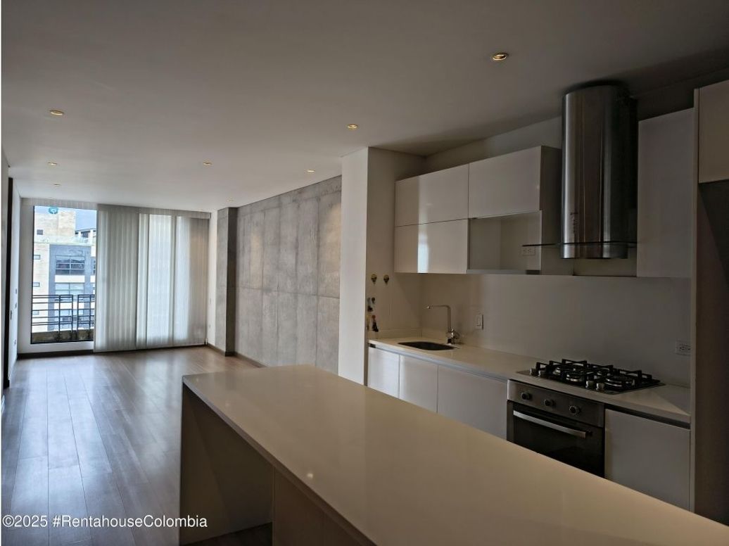 Apartamento de 2 alcobas en venta en Santa Barbara Occidental, Bogotá, 79 m² · foto 3 de 20
