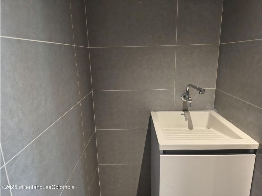 Apartamento de 2 alcobas en venta en Santa Barbara Occidental, Bogotá, 79 m² · foto 6 de 20