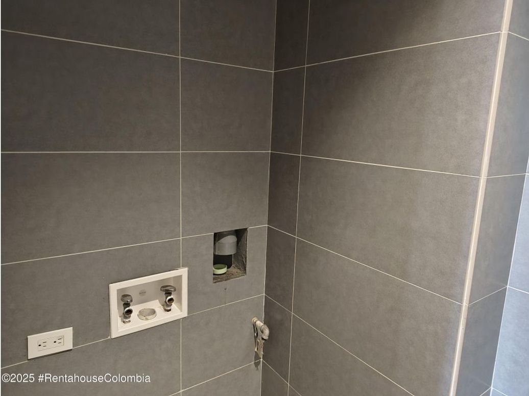Apartamento de 2 alcobas en venta en Santa Barbara Occidental, Bogotá, 79 m² · foto 5 de 20