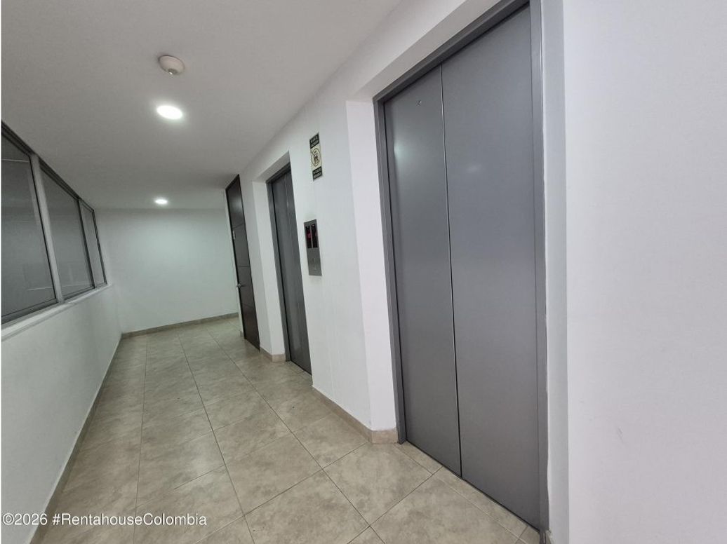Apartamento de 3 alcobas en venta en San Antonio Norte, Bogotá, 94 m² · foto 4 de 9