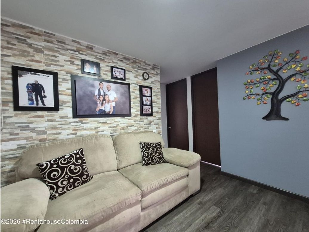 Apartamento de 3 alcobas en venta en San Antonio Norte, Bogotá, 94 m² · foto 6 de 9