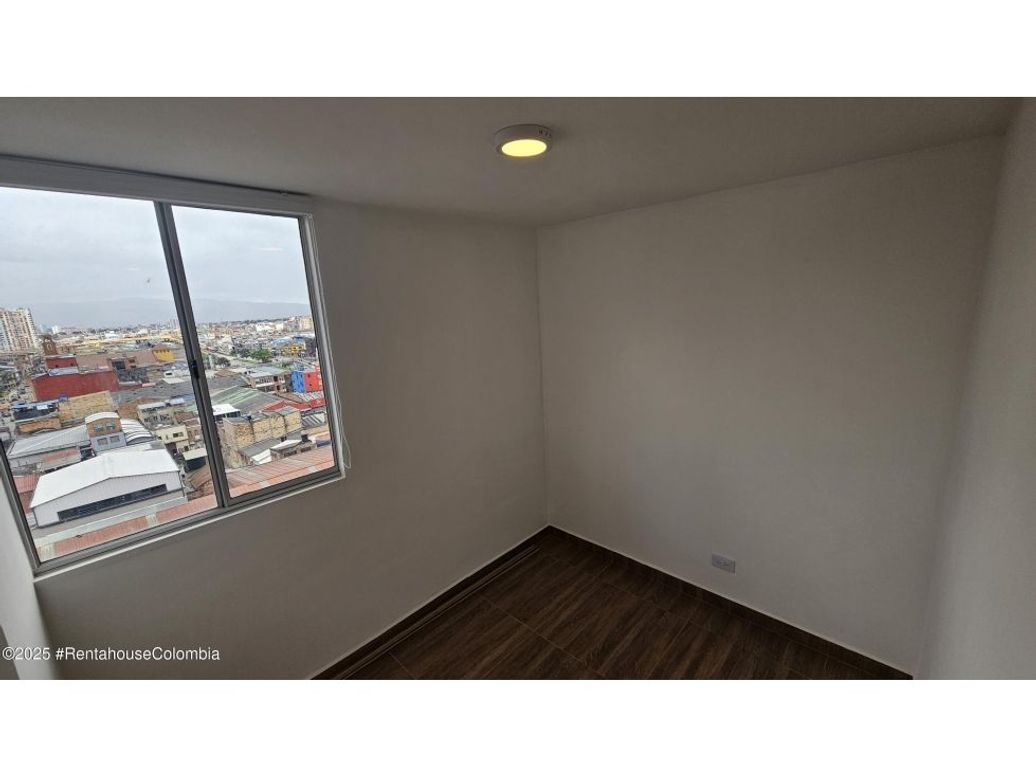 Apartamento de 2 alcobas en venta en Ricaurte, Bogotá, 31 m² · foto 8 de 12