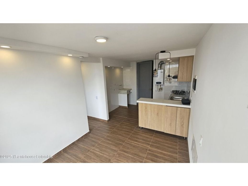 Apartamento de 2 alcobas en venta en Ricaurte, Bogotá, 31 m² · foto 6 de 12