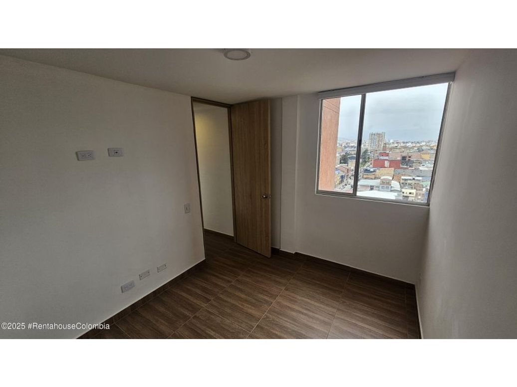 Apartamento de 2 alcobas en venta en Ricaurte, Bogotá, 31 m² · foto 10 de 12