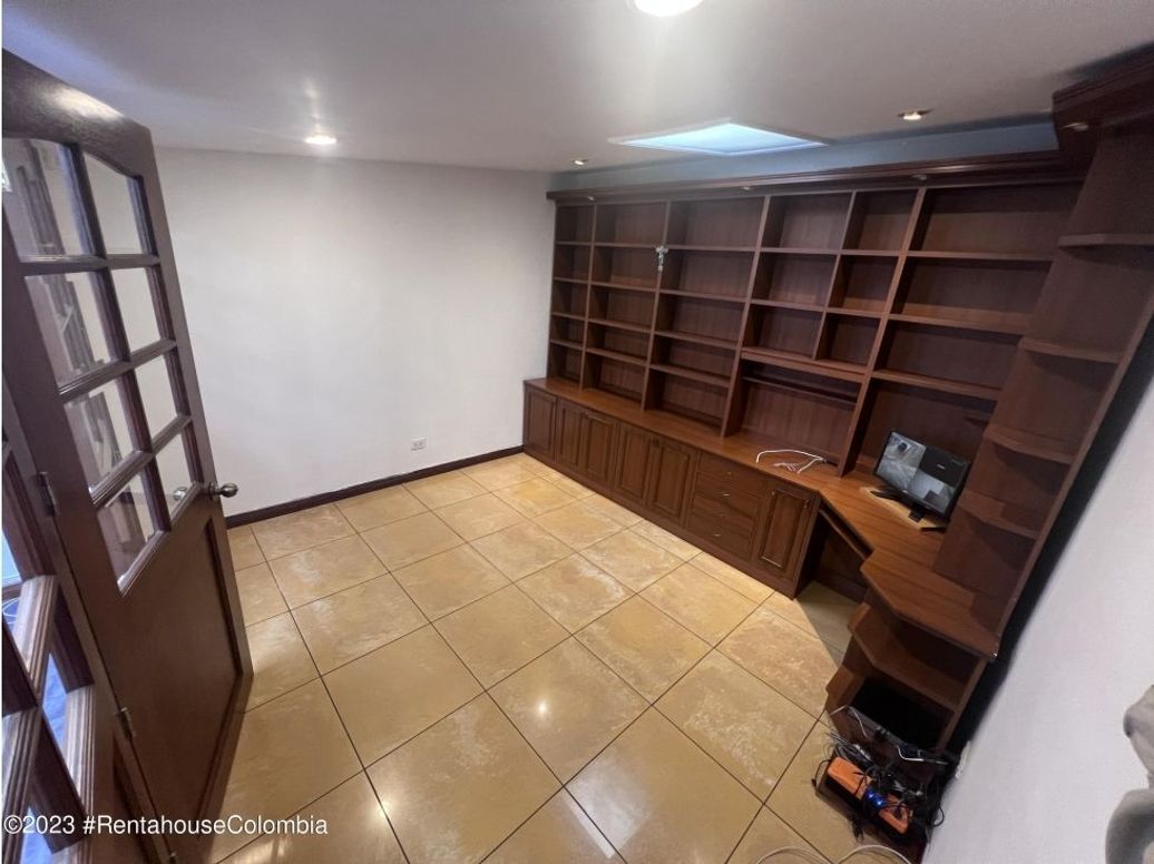 Casa de 3 alcobas en venta en Lisboa, Bogotá, 239 m² · foto 8 de 20