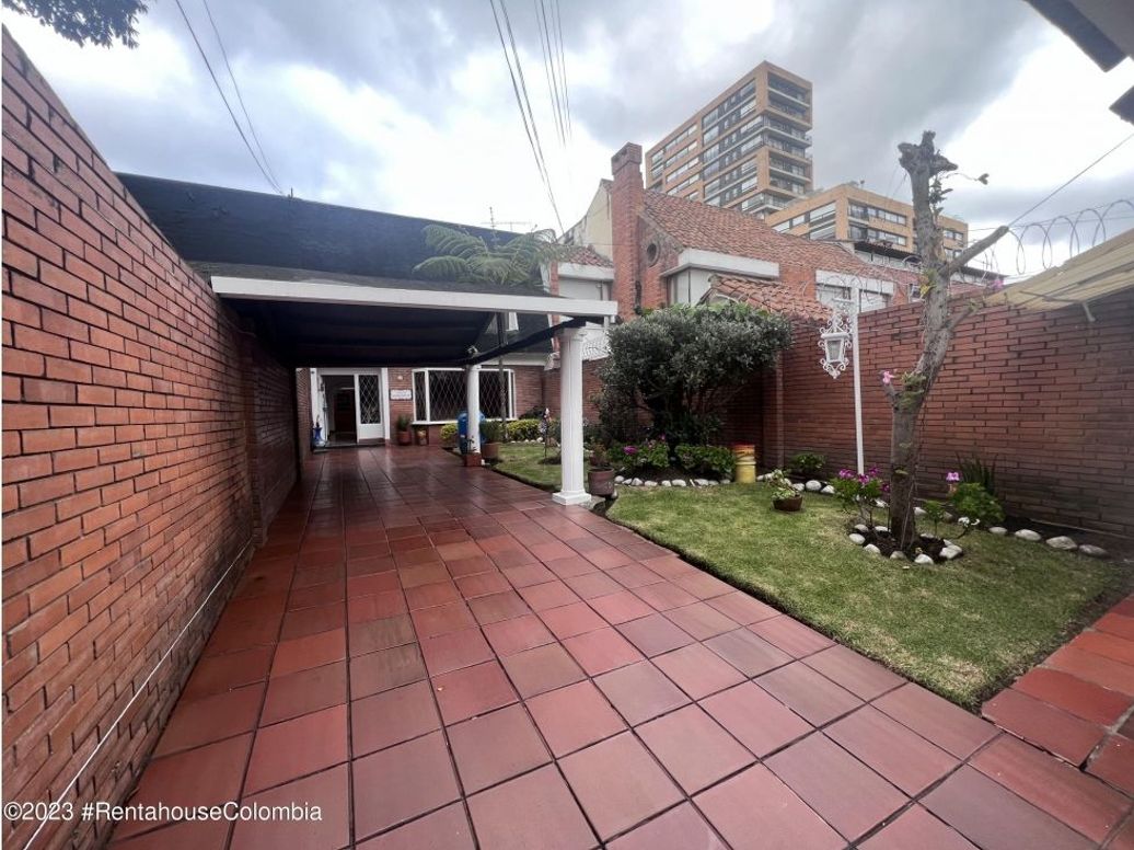 Casa de 3 alcobas en venta en Lisboa, Bogotá, 239 m² · foto 3 de 20