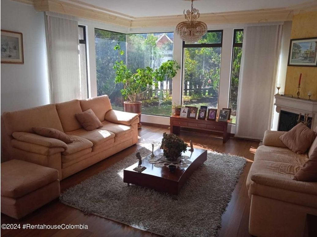 Casa de 4 alcobas en venta en San José De Bavaria, Bogotá, 420 m² · foto 6 de 20