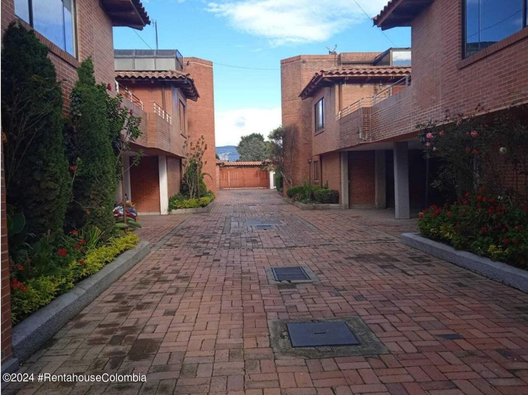 Casa de 4 alcobas en venta en San José De Bavaria, Bogotá, 420 m² · foto 2 de 20