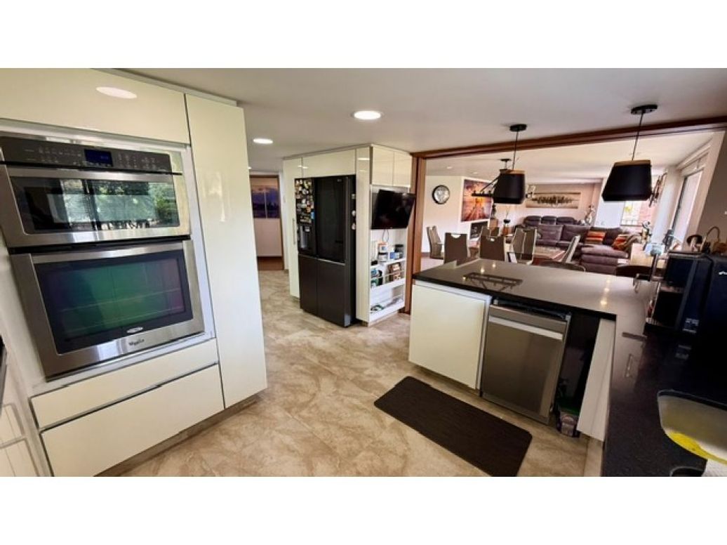 Apartamento de 3 alcobas en venta en Santa Barbara, Bogotá, 191 m² · foto 7 de 14
