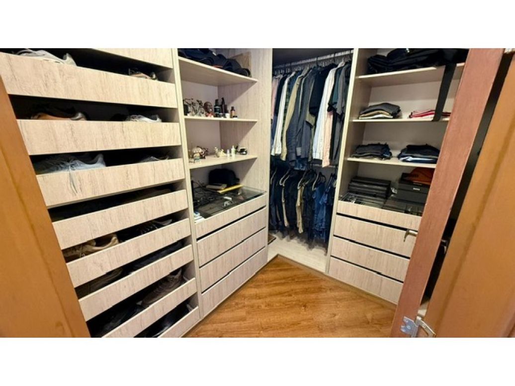 Apartamento de 3 alcobas en venta en Santa Barbara, Bogotá, 191 m² · foto 10 de 14