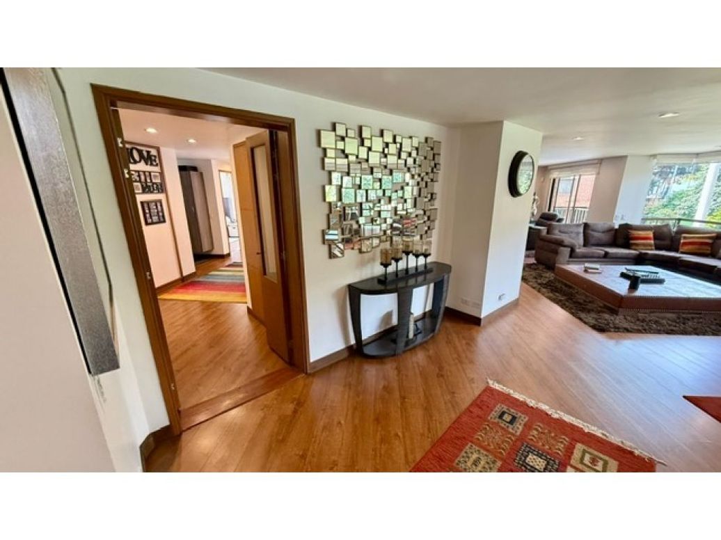 Apartamento de 3 alcobas en venta en Santa Barbara, Bogotá, 191 m² · foto 5 de 14