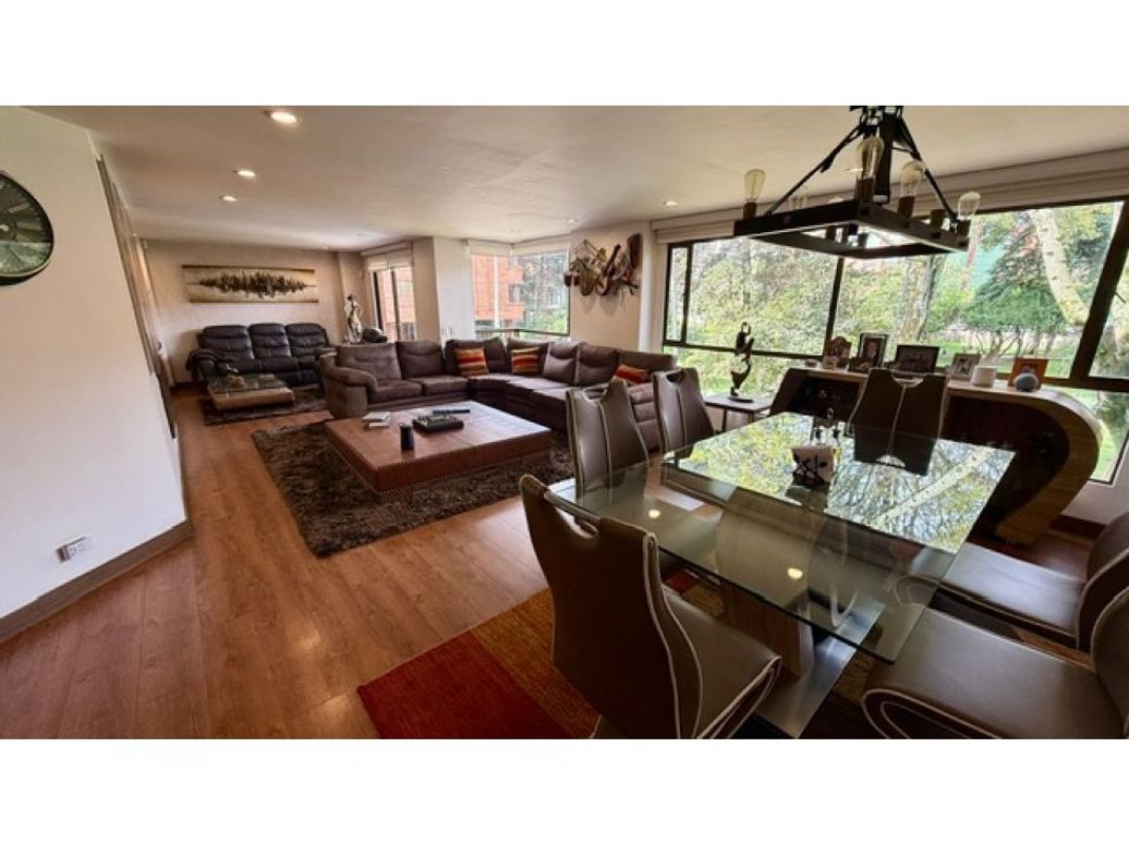Apartamento de 3 alcobas en venta en Santa Barbara, Bogotá, 191 m² · foto 3 de 14