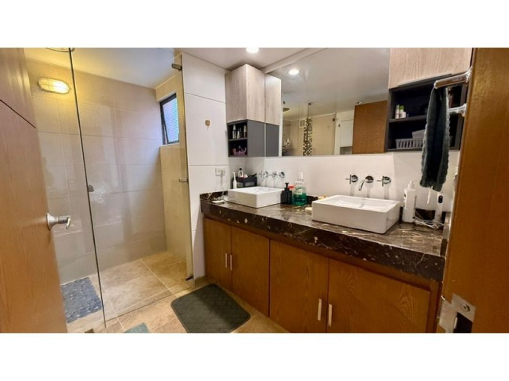 Apartamento de 3 alcobas en venta en Santa Barbara, Bogotá, 191 m² · foto 9 de 14