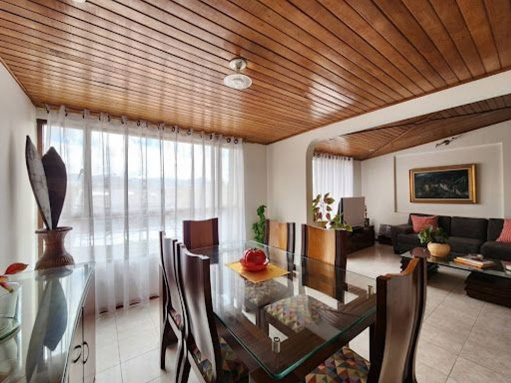 Casa de 3 alcobas en venta en El Encanto, Bogotá, 278 m² · foto 2 de 20