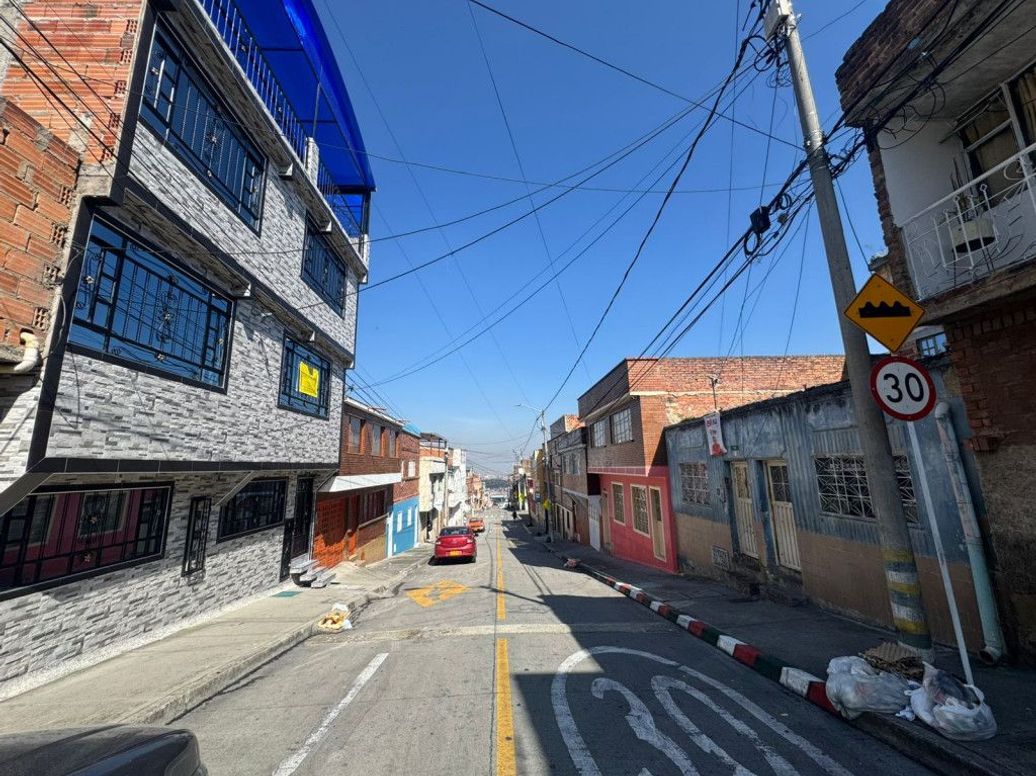 Casa de 4 alcobas en venta en Bello Horizonte, Bogotá, 250 m² · foto 2 de 14