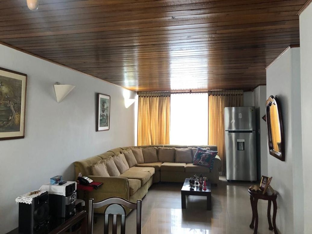 Casa de 5 alcobas en venta en Los Andes, Bogotá, 220 m² · foto 3 de 20