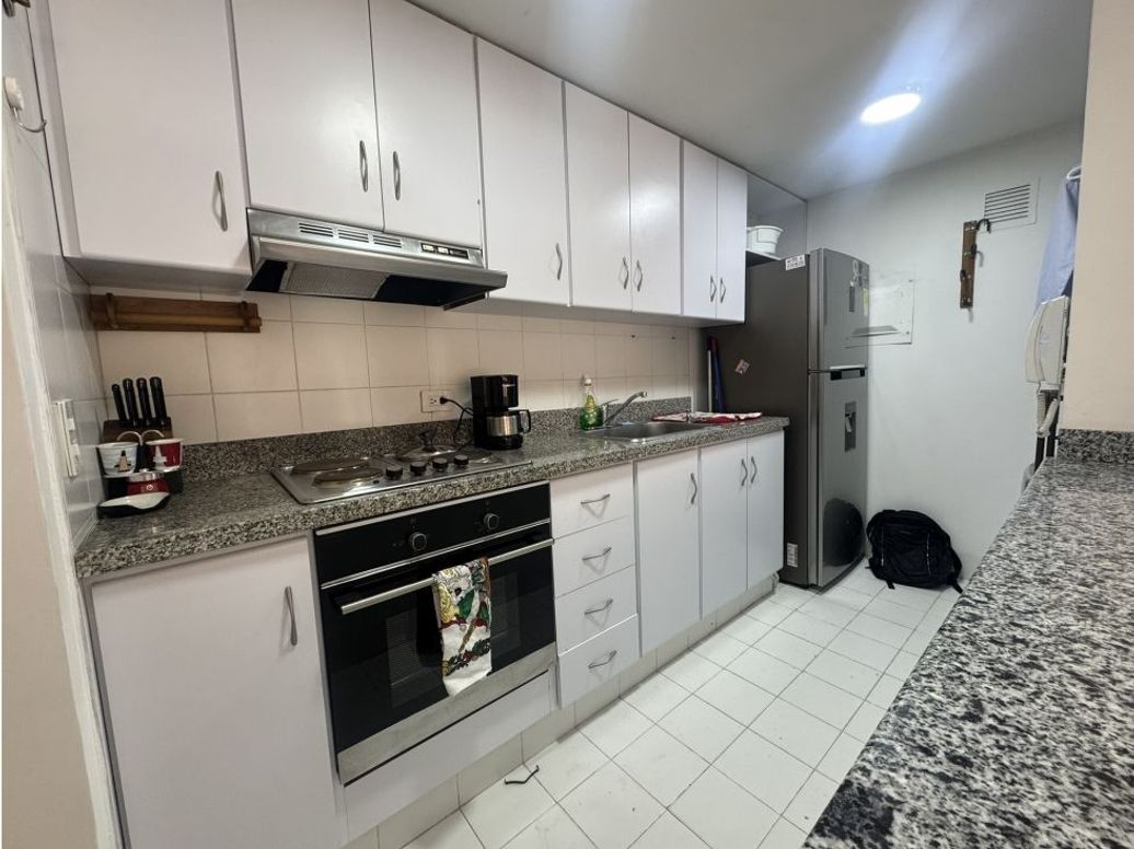 Apartaestudio en venta en Los Rosales, Bogotá, 45 m² · foto 3 de 11