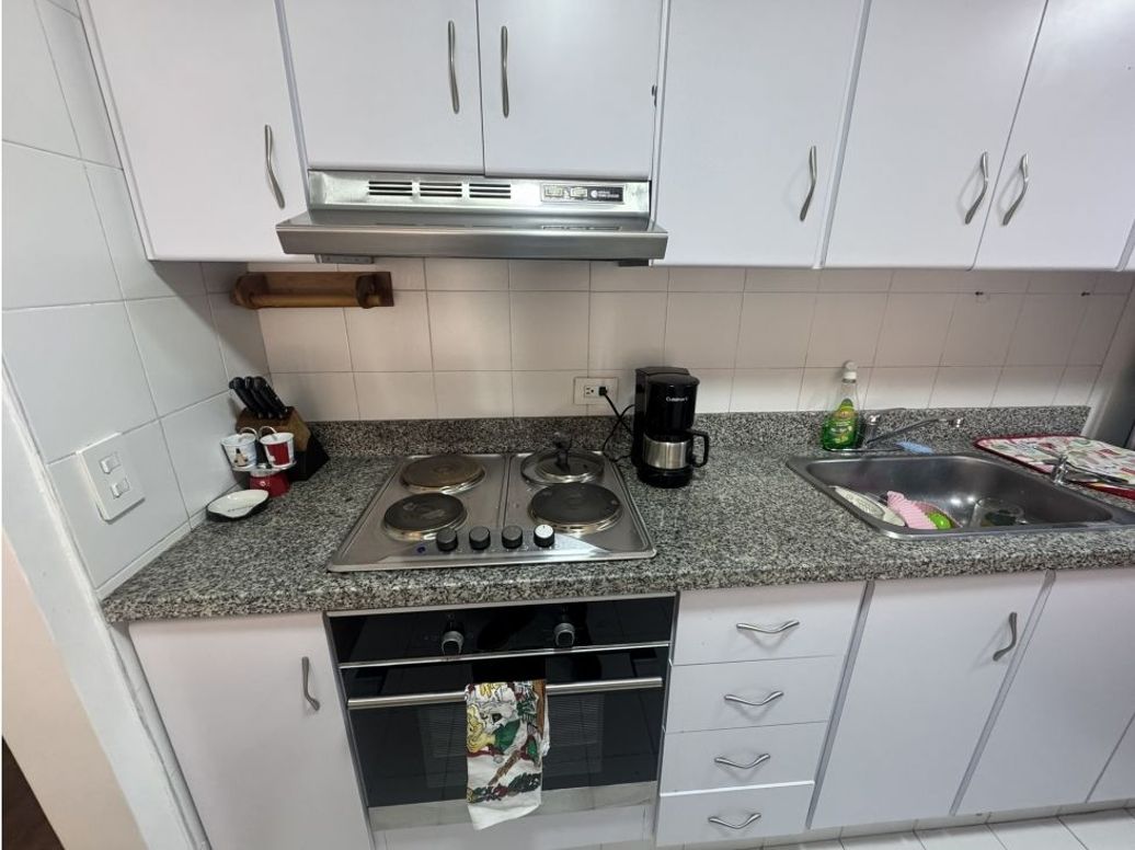 Apartaestudio en venta en Los Rosales, Bogotá, 45 m² · foto 2 de 11