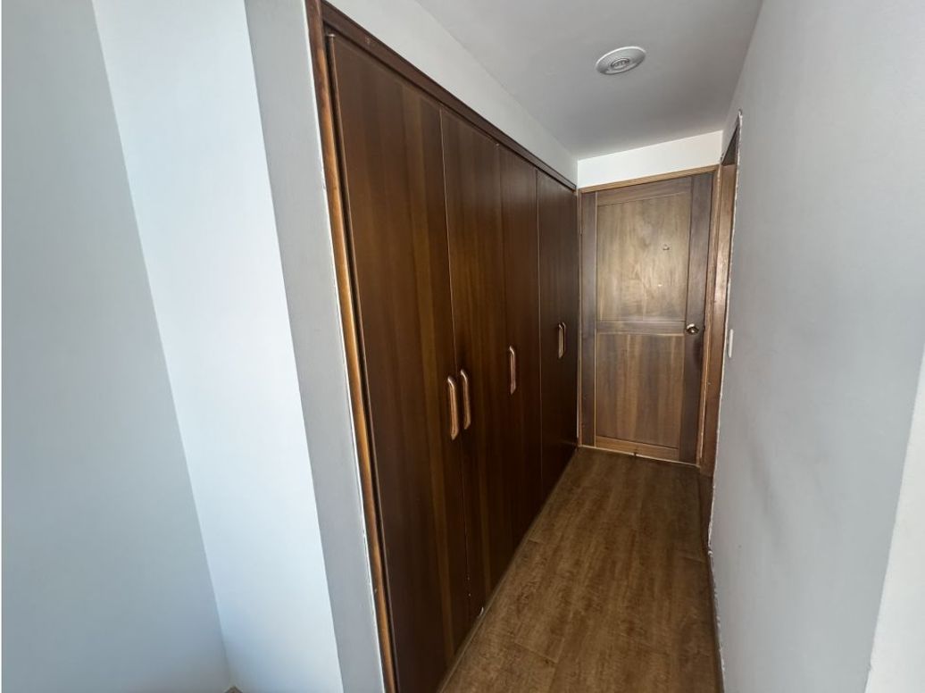 Apartaestudio en venta en Los Rosales, Bogotá, 45 m² · foto 7 de 11