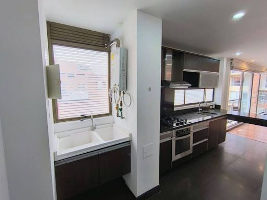 Apartamento de 2 alcobas en venta en Chico, Bogotá, 91 m² · foto 8 de 20