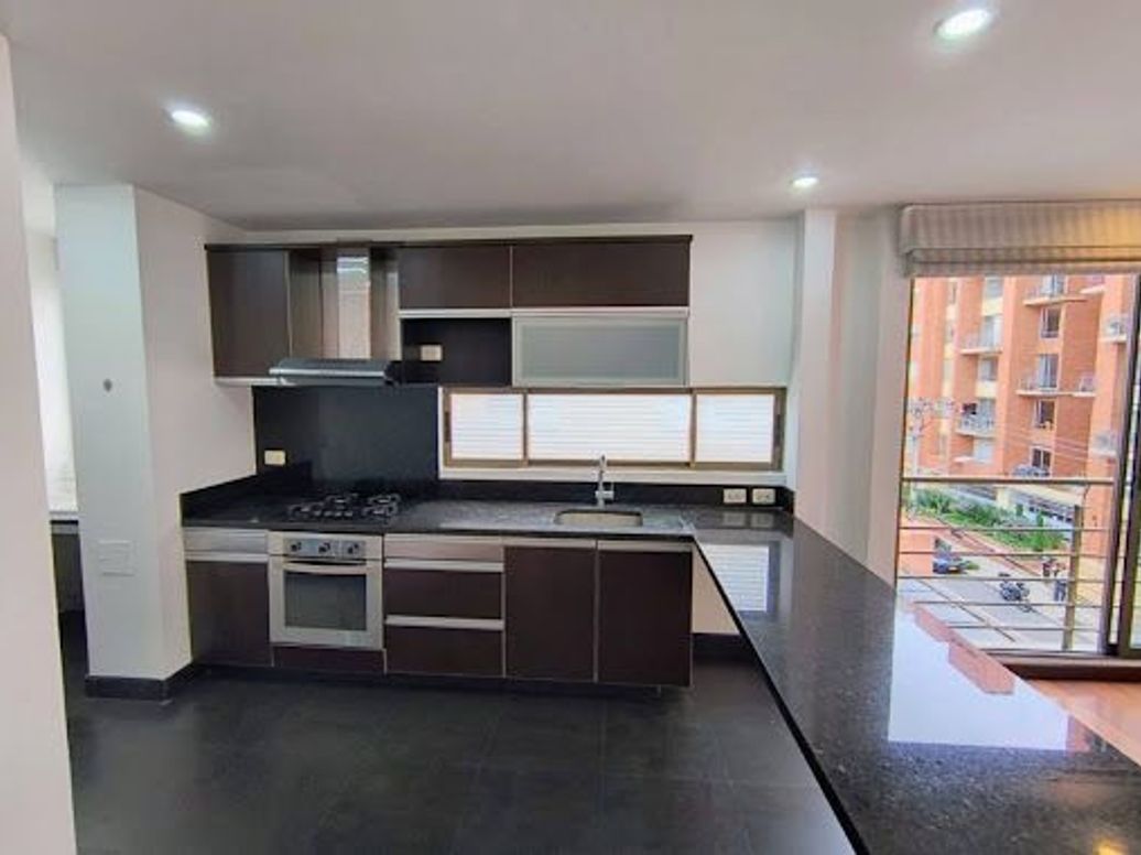 Apartamento de 2 alcobas en venta en Chico, Bogotá, 91 m² · foto 10 de 20