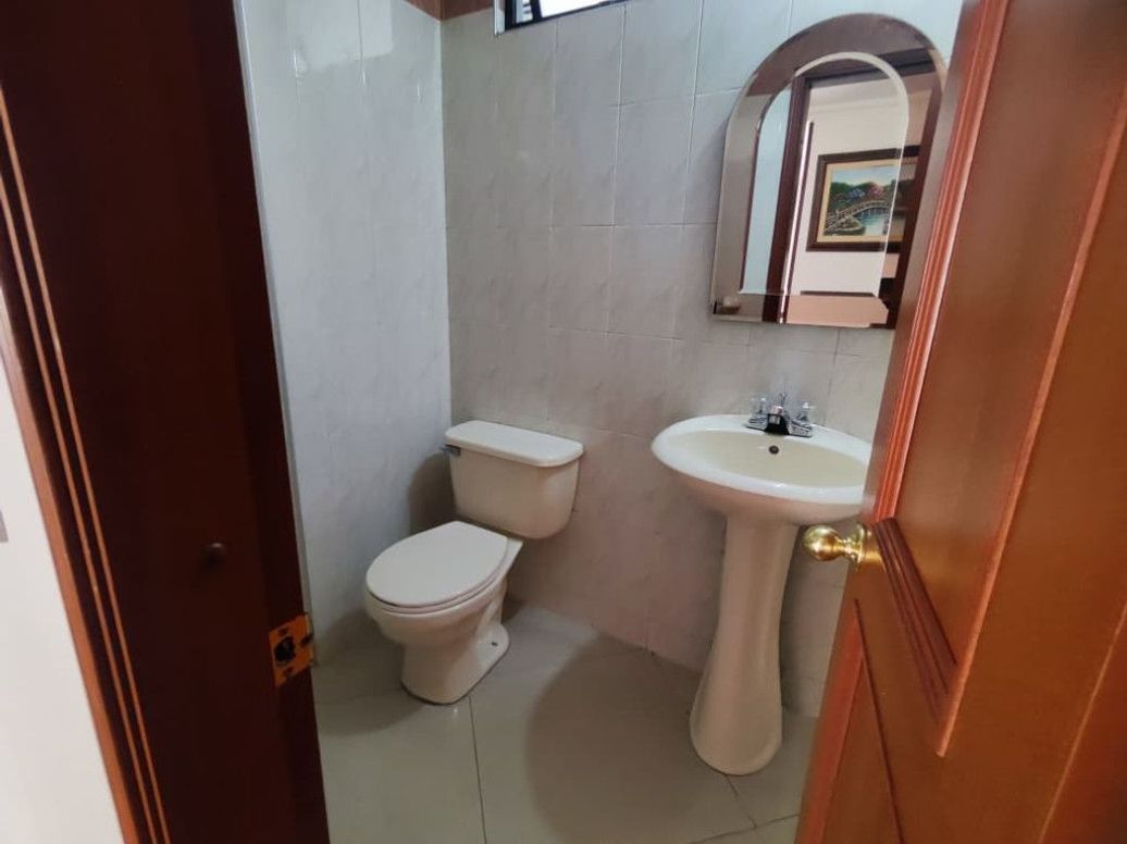 Apartamento de 3 alcobas en venta en Cr. Torres Del Obelisco, Bogotá, 147 m² · foto 16 de 20