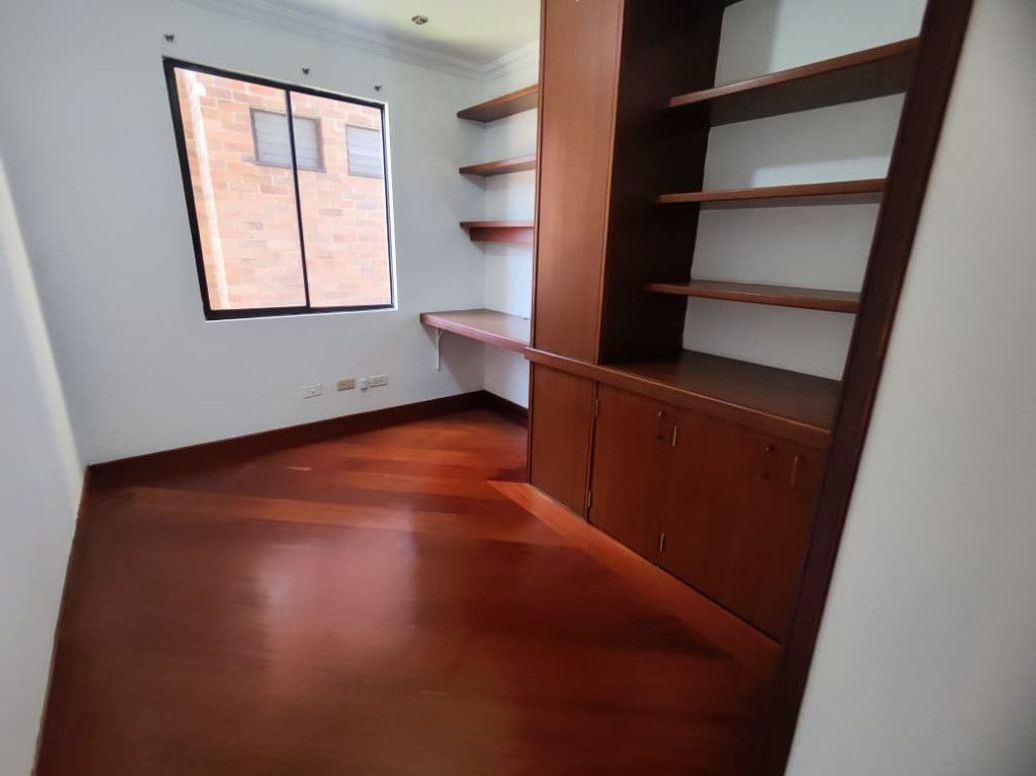 Apartamento de 3 alcobas en venta en Cr. Torres Del Obelisco, Bogotá, 147 m² · foto 17 de 20