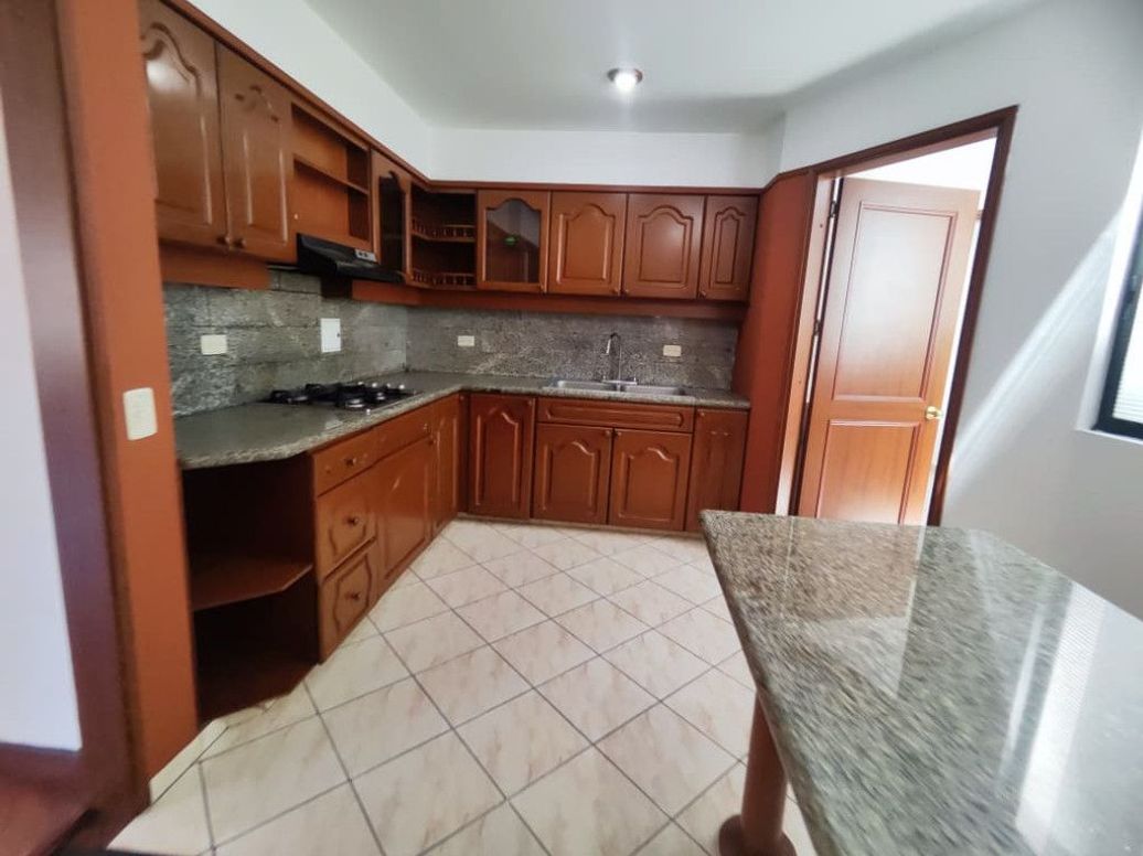 Apartamento de 3 alcobas en venta en Cr. Torres Del Obelisco, Bogotá, 147 m² · foto 13 de 20