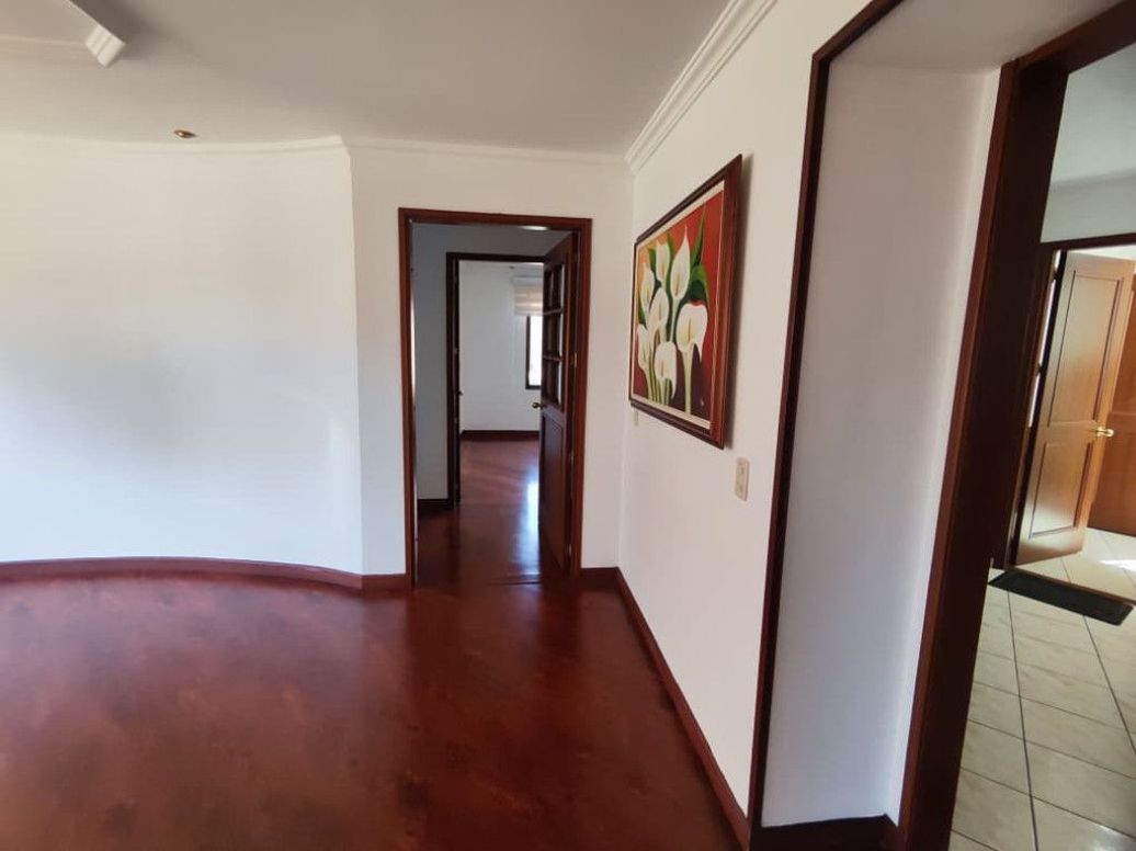 Apartamento de 3 alcobas en venta en Cr. Torres Del Obelisco, Bogotá, 147 m² · foto 11 de 20