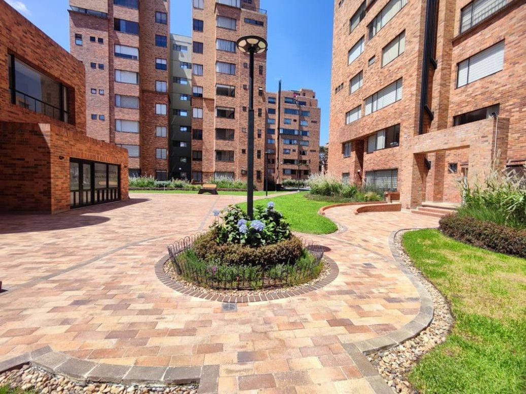 Apartamento de 3 alcobas en venta en Cr. Torres Del Obelisco, Bogotá, 147 m² · foto 3 de 20